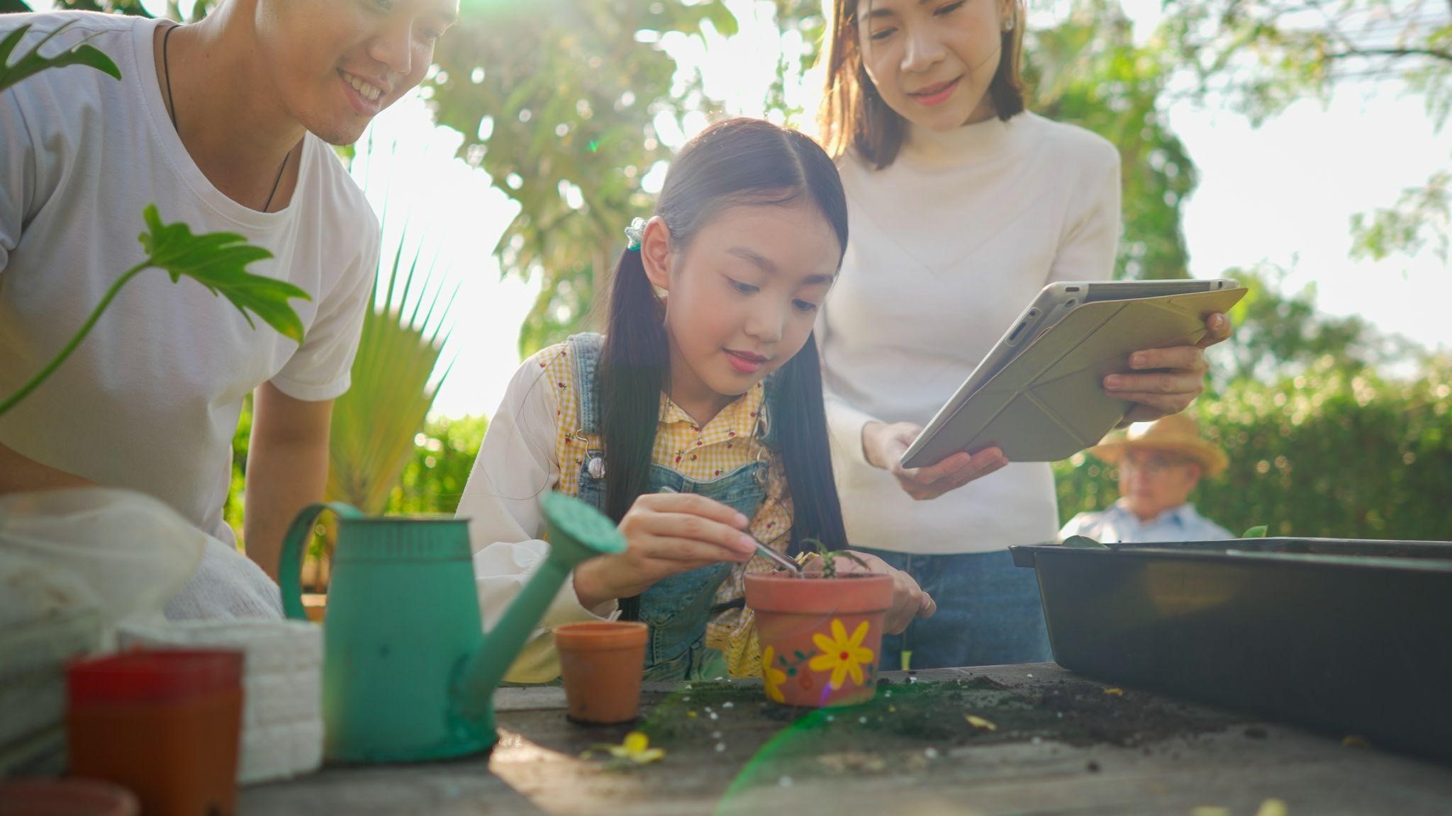 Childrenâs Day Edition: 3 Best Flowers to Plant With Your Kids at Home Childrenâs Day Edition: 3 Best Flowers to Plant With Your Kids at Home